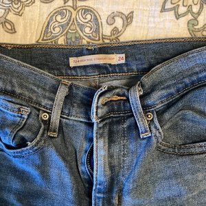 724 Levi's High Rise Straight Crop Size 24